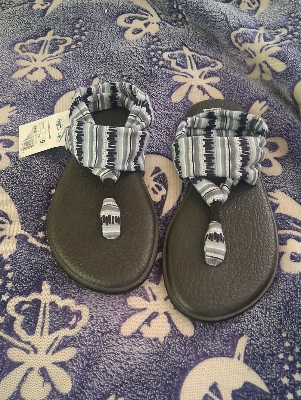 Sanuk Black and White Patterned Girls' Yoga Sling Sandals